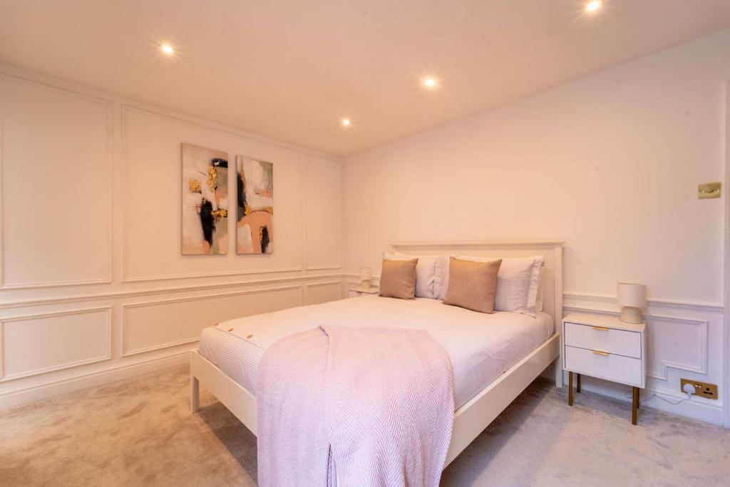 Elegant 3 Bedroom Home In The Centre Of Cheltenham Exterior photo