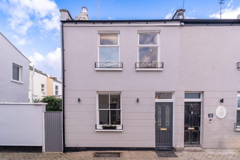 Elegant 3 Bedroom Home In The Centre Of Cheltenham Exterior photo