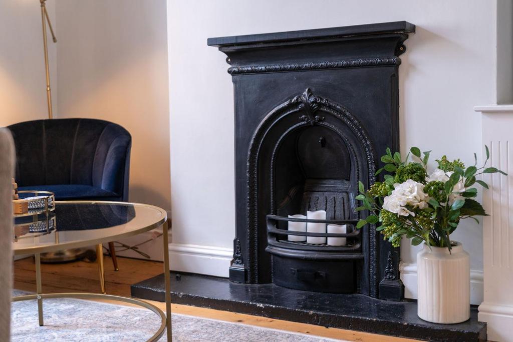 Elegant 3 Bedroom Home In The Centre Of Cheltenham Exterior photo